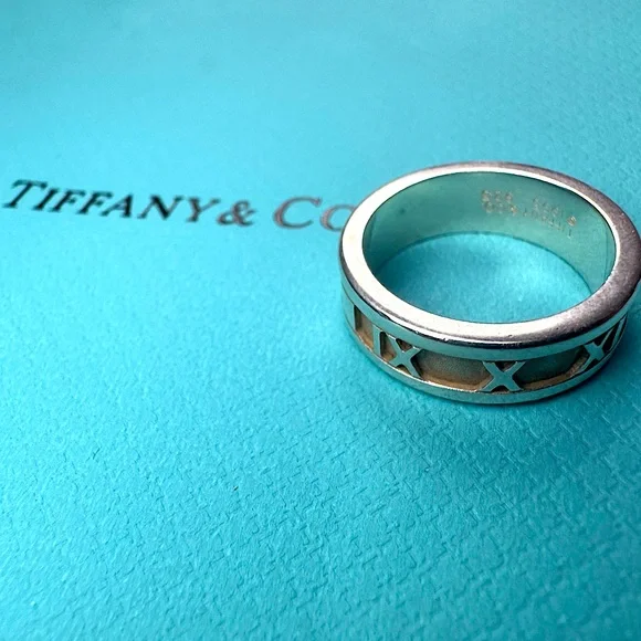 Tiffany & Co Atlas Relief Ring 95 Raised Roman Numerals Wide Band 925 Sz 6 & Bag - Picture 9 of 9